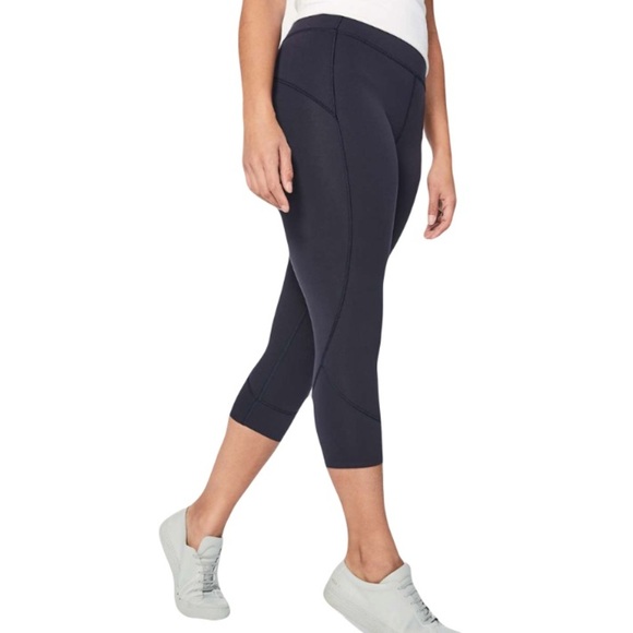 Lululemon In Movement High Rise Crop Everlux 19" Midnight Navy Sz 6 Like New - Picture 1 of 9